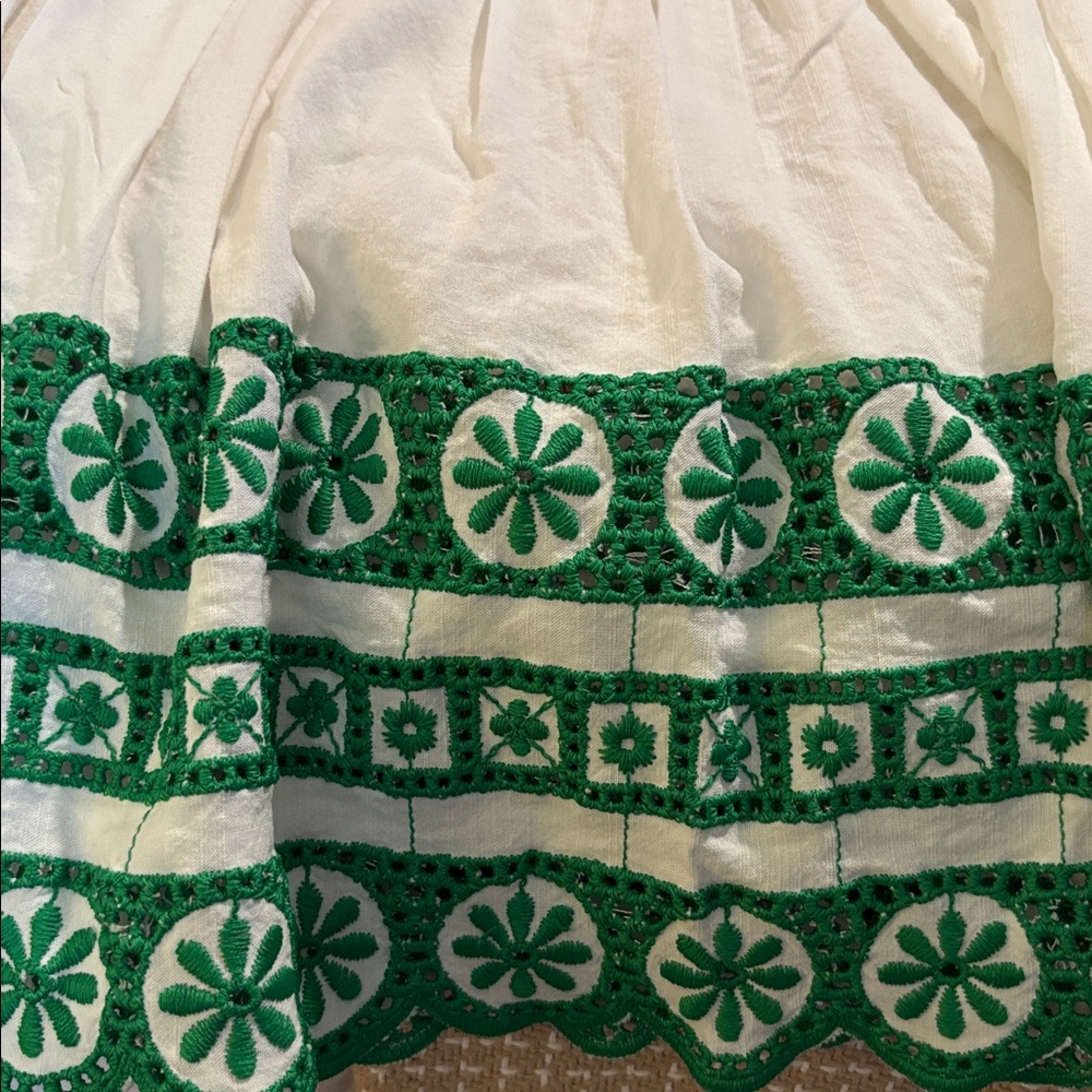 Zara Green and White Patterned Women's Skirt

Waist 13”
Hips 16”
Lenght 35” - Picture 4 of 6